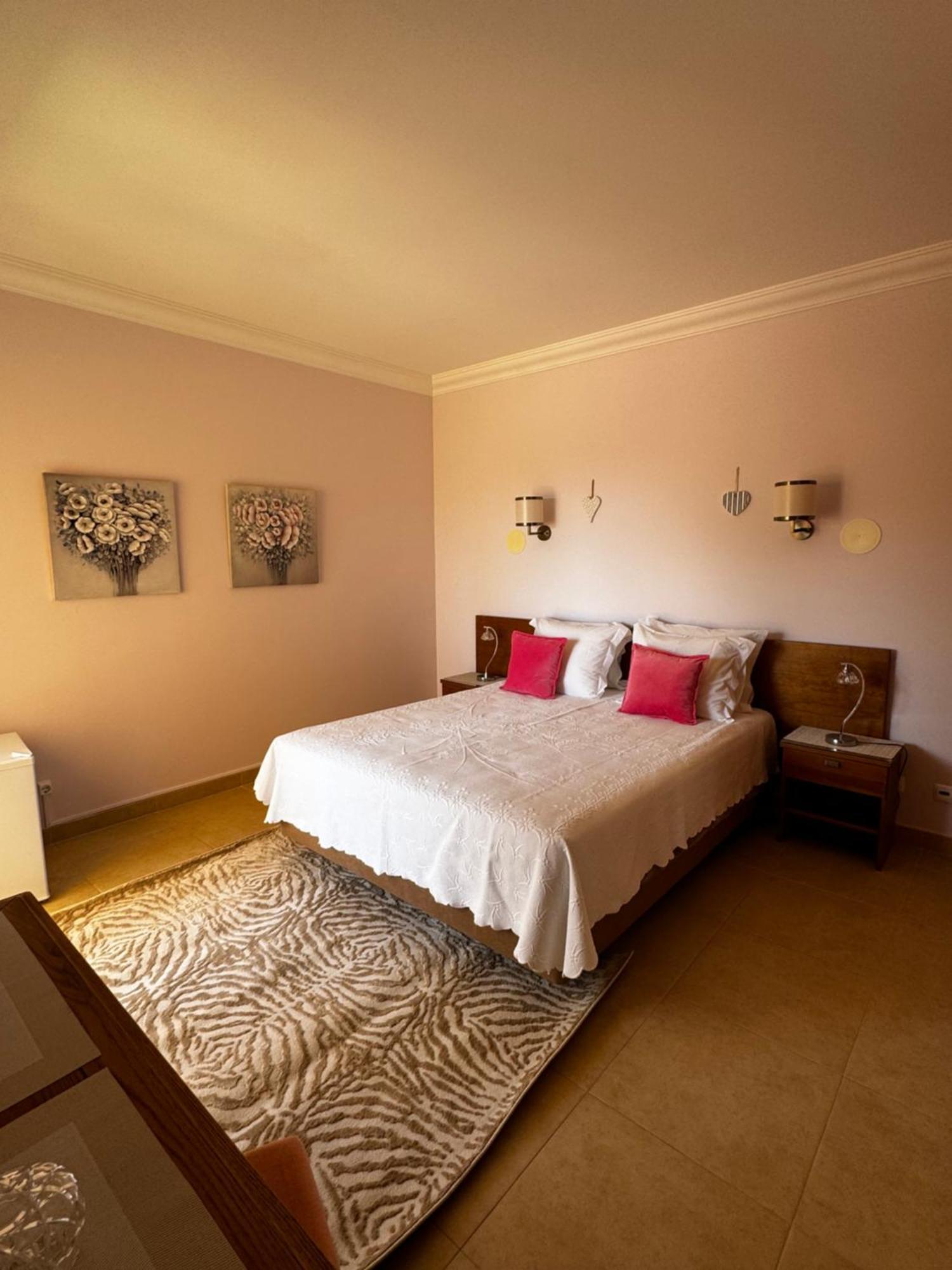 Lucie Lime Guesthouse Luz Exterior foto