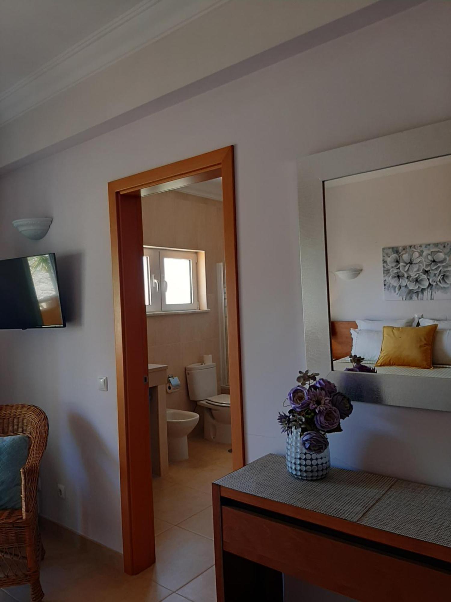 Lucie Lime Guesthouse Luz Exterior foto